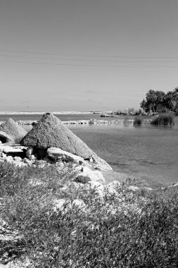 Umman sahil şeridi denizde okyanus Körfez rock ve plaj gökyüzü sakin ol