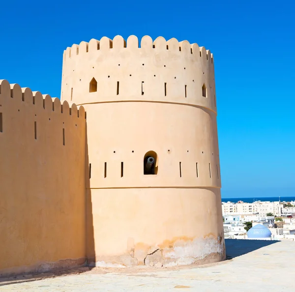 Umman Muscat eski savunma fort battlesment gökyüzü bir