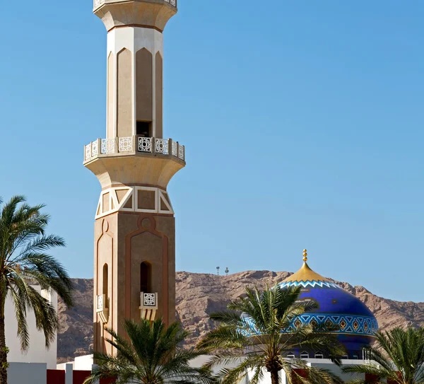 In oman muscat the old mosque minaret and religion in clear sky — Stock Photo, Image