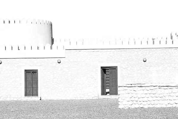 In oman    muscat    the   old defensive  fort battlesment sky a — Stock Photo, Image