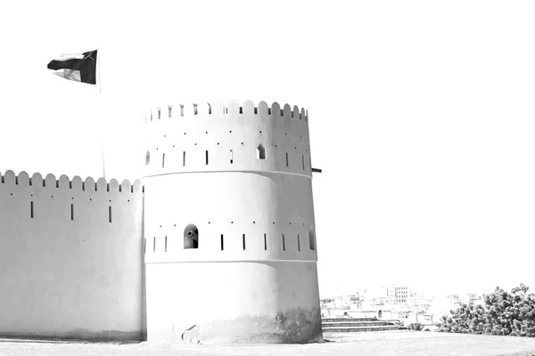 In oman    muscat    the   old defensive  fort battlesment sky a — Stock Photo, Image