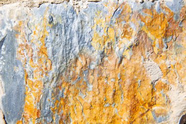 Taş taş ve Fas duvarında kırmızı turuncu gnays