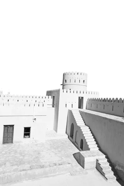 Dans oman muscat le vieux fort défensif battement ciel et st — Photo