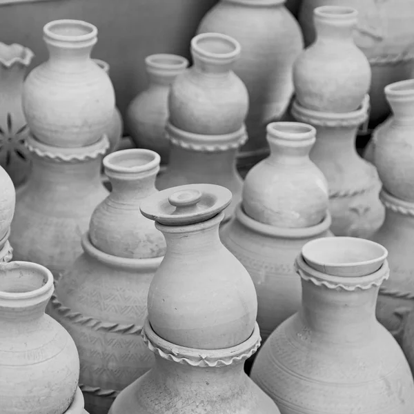 Dans oman muscat le vieux marché de la poterie vente fabrication contiennent — Photo