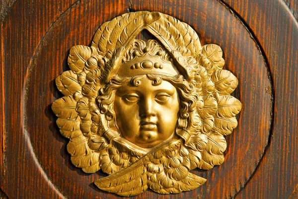 Gold face  house  door     italy  lombardy   column — Stock Photo, Image