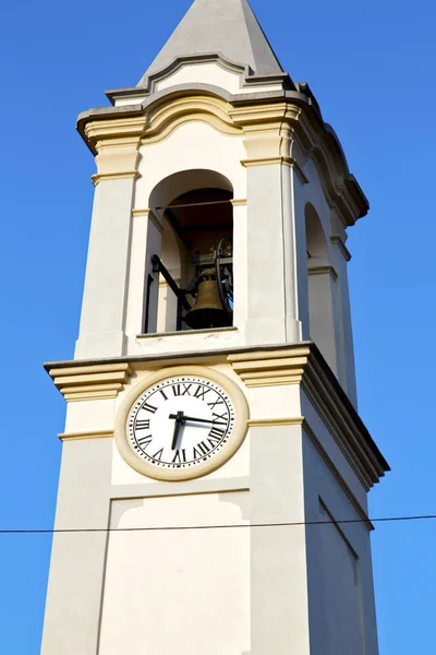 Gorla staré abstraktní Itálie zdi a kostel věž zvon s — Stock fotografie