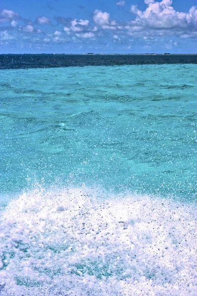 Grond wave zonnige dag — Stockfoto