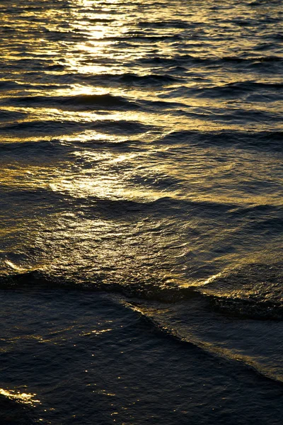 Gold orange Linie im thailändischen Wasser Südchina kho tao — Stockfoto