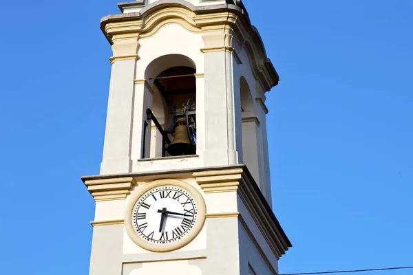 Gorla alt ll und Kirche sonniger Tag — Stockfoto