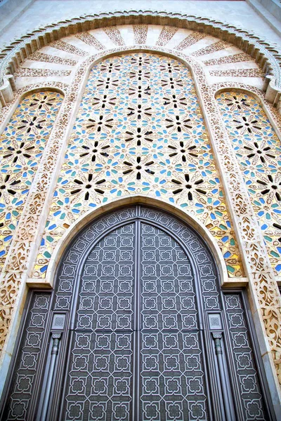 Mármore histórico na porta do edifício antigo estilo morocco — Fotografia de Stock