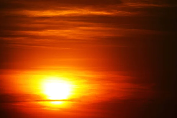 En Sudáfrica puesta de sol roja en la nube — Foto de Stock