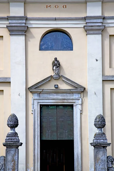 Italia lombardía en la antigua iglesia sumirago torre cerrada — Foto de Stock