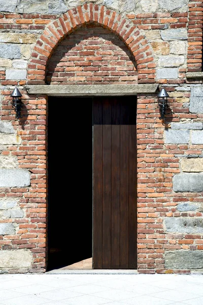 Italy  lombardy    the besnate     closed brick   step — Stock Photo, Image