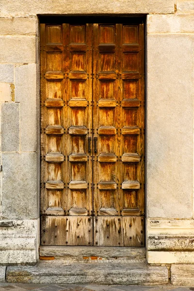 Italia lombardía la brebbia viejo ladrillo paso pared — Foto de Stock