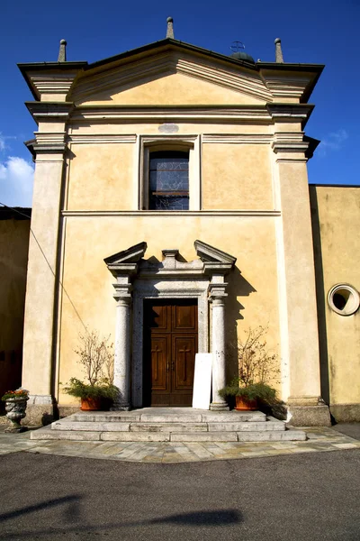 Itália lombardia a igreja comabbio — Fotografia de Stock