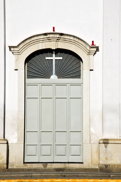 Italia lombardia o milano velha igreja porta pavimento — Fotografia de Stock