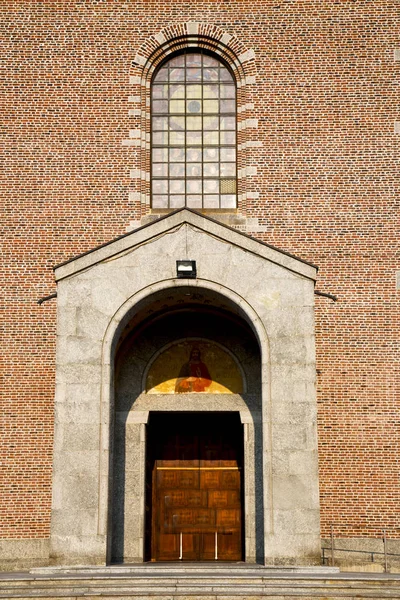 Italia lombardia il turbigo vecchia chiesa chiusa in mattoni a — Foto Stock