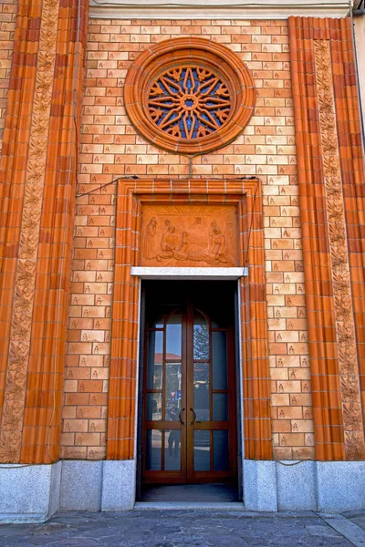 Italy  lombardy     the vergiate  old   church  closed brick — Stock Photo, Image