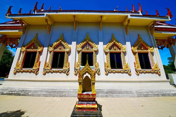 Kho samui bangkok tailândia incisão calçada templo de ouro — Fotografia de Stock