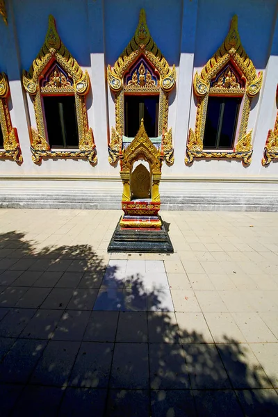Kho samui Thaiföld metszést az arany buddha-templom — Stock Fotó
