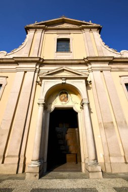 Lombardy castano primo eski kilise tuğla kule kaldırım İtalya kapalı