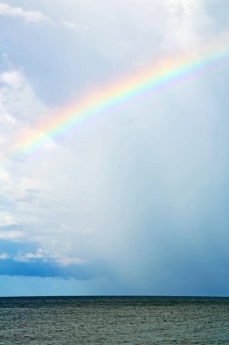 gökkuşağı bulut Güney Çin Denizi