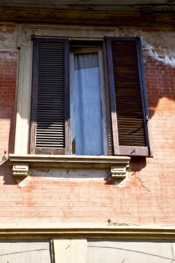 Avrupa İtalya Lombardiya milano eski pencere kapalı tuğla soyut rendeleyin kırmızı içinde çekim