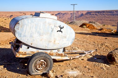 su deposu Fas Afrika arazi gri metal soyunacak ve kurak