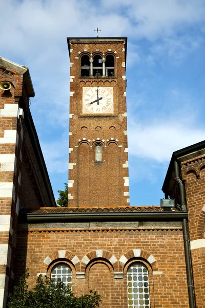 Legnano staré abstraktní stěna a věž kostela zvon den — Stock fotografie