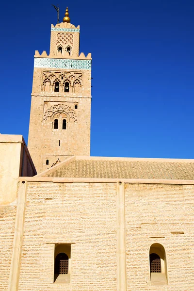 Maroc minaret błękitne niebo — Zdjęcie stockowe