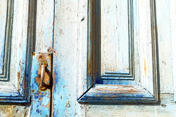 Metal rusty  brown    morocco in africa the old blue — Stock Photo, Image