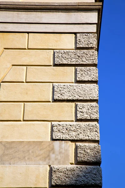 Milan itália igreja velha placa de parede de concreto céu — Fotografia de Stock