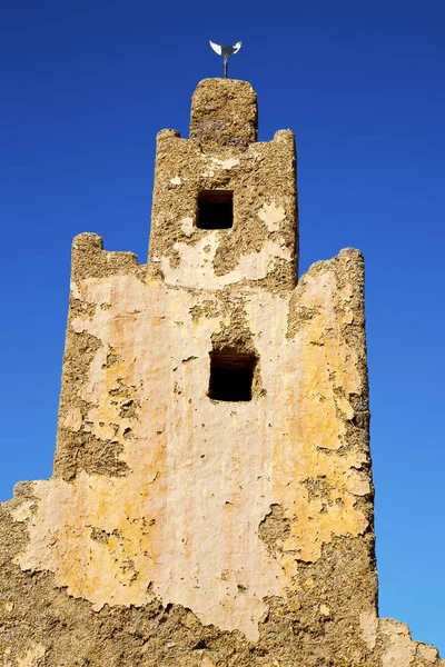 Staré hnědé konstrukce v Africe Maroko věž — Stock fotografie