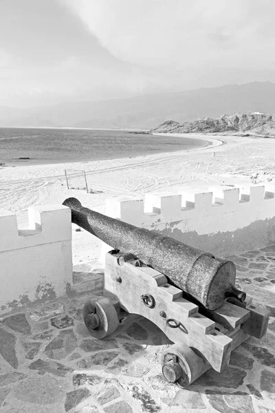 In oman muscat rock  the old defensive — Stock Photo, Image