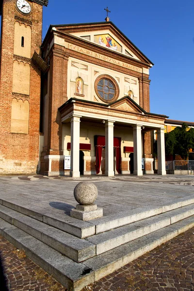 Vista Frontal Antigua Iglesia Ladrillo Cerrada Parabiago Italia —  Fotos de Stock