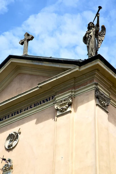 Subiu janela Itália lombardia na igreja velha jerago — Fotografia de Stock