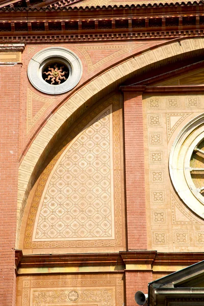 Rose window  italy  lombardy     in  the lonate ceppino   tower — Stock Photo, Image