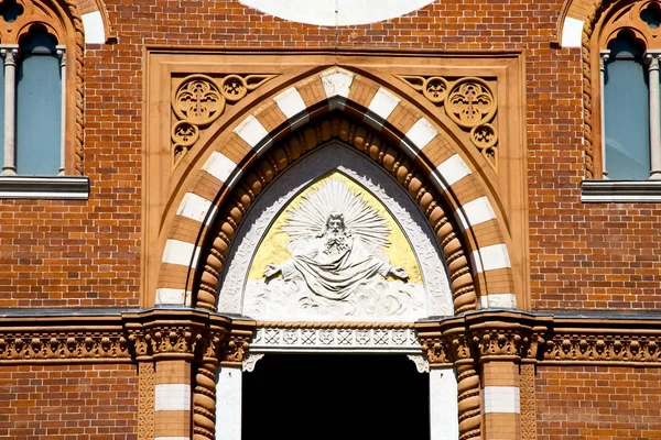 Rose window  italy  lombardy       the abbiate    old   church — Stock Photo, Image