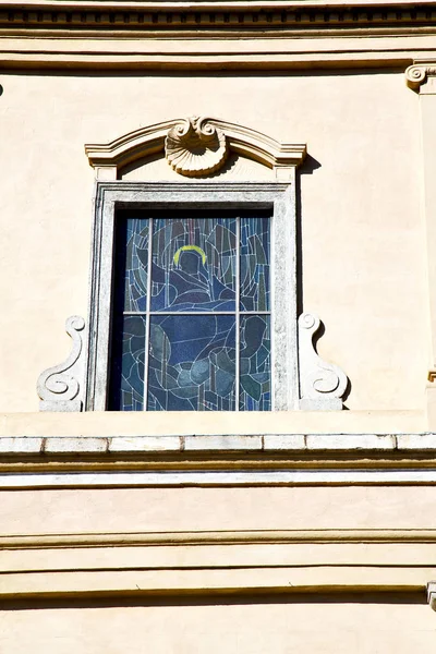Aumentou a janela itália lombardia o campo tijolo fechado — Fotografia de Stock