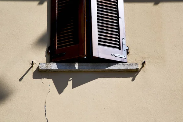 Shutter europe  italy  lombardy       in   milano old    closed — Stock Photo, Image