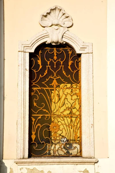 유럽 이탈리아 롬바르디아 주 밀라노 오래 된 창 살 셔터 — 스톡 사진