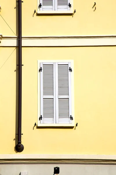 Shutter europe  italy  lombardy       the milano old   pipe — Stock Photo, Image