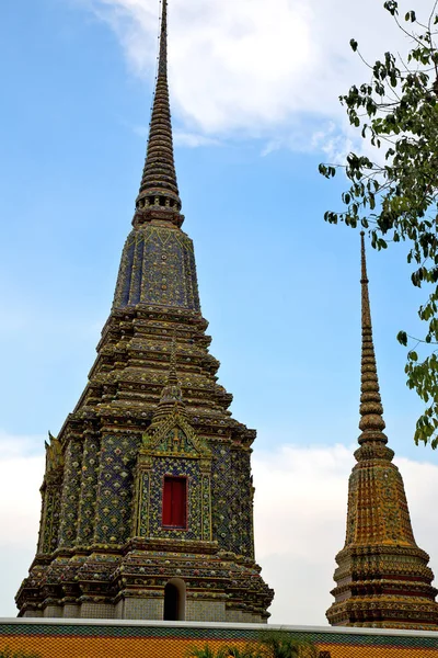 Thailand bangkok tempel abstrakt träd — Stockfoto