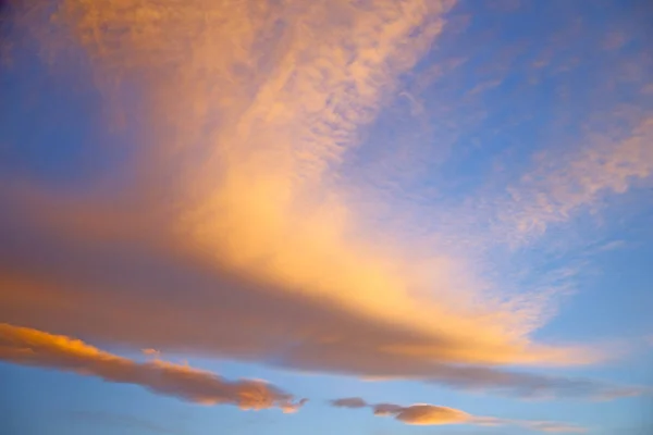 Раскрашенное небо — стоковое фото