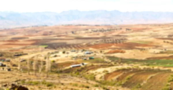 Na aldeia de rua lesotho perto da montanha — Fotografia de Stock