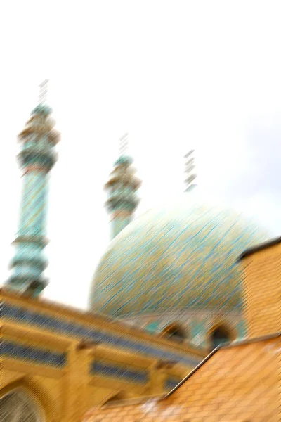 En iran y antiguo minarete de mezquita antigua — Foto de Stock