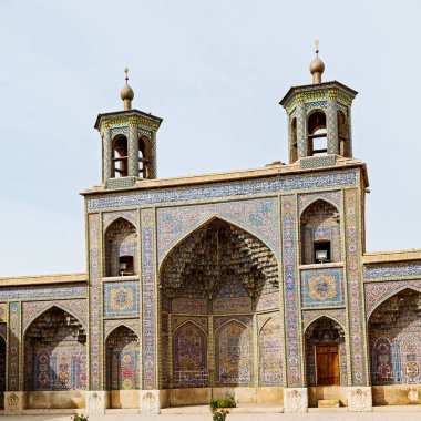 İran'da Kesik Minare yakınındaki eski cami ve geleneksel duvar karosu