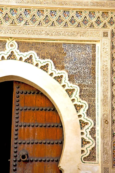 Histórico azul no edifício antigo porta estilo marroquino af — Fotografia de Stock