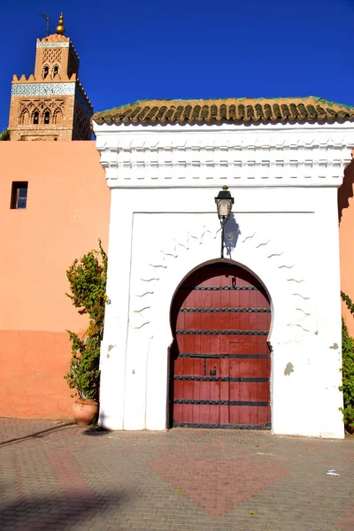 Mármol histórico en edificio antiguo puerta morocco minarete — Foto de Stock