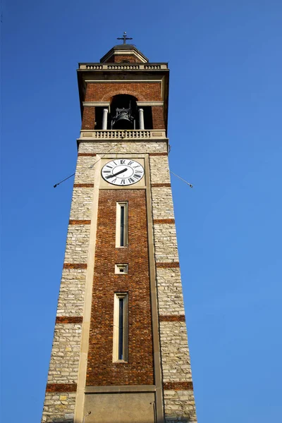 Em gorla velho abstrato e torre da igreja sino ensolarado — Fotografia de Stock